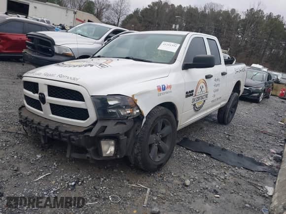 2018 Ram 1500 Tradesman z VIN 1C6RR6FG3JS147382, wystawiony jako IAAI lot #41251352 z przebiegiem 166 066 mil mil oraz . Historia ofert i sprzedaży dostępna na DreamBid. Obrazek 2.