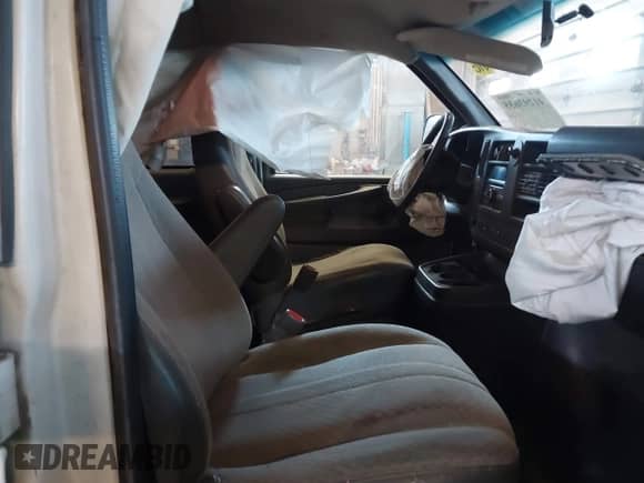 2012 Chevrolet Express Passenger 1LT z VIN 1GAZG1FG6C1160906, wystawiony jako IAAI lot #41293635 z przebiegiem 314 405 mil mil oraz . Historia ofert i sprzedaży dostępna na DreamBid. Obrazek 5.