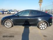 ✅ 2023 Tesla Model Y Long Range • VIN: 7SAYGAEEXPF673871 • Lot: 41980174. Wystawiony na IAAI z przebiegiem 45 870 mil. Bezpłatny archiwum sprzedaży aukcyjnych z USA i szczegółowy raport historii pojazdu na DreamBid. Zdjęcie 14.