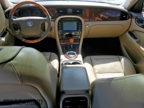 ✅ 2008 Jaguar XJ 8 LWB • VIN: SAJWA79B08SH23050 • Лот: 47886605. Опубликован ранее на Copart с пробегом 55 463 миль. Бесплатный доступ к архиву аукционных продаж из США и подробный отчёт об истории автомобиля на DreamBid. Изображение 8.