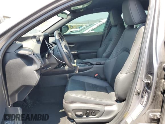 ✅ 2021 Lexus UX 200 • VIN: JTHX3JBH4M2041402 • Лот: 64621655. Опубликован ранее на Copart с пробегом 15 881 миль. Бесплатный доступ к архиву аукционных продаж из США и подробный отчёт об истории автомобиля на DreamBid. Изображение 7.