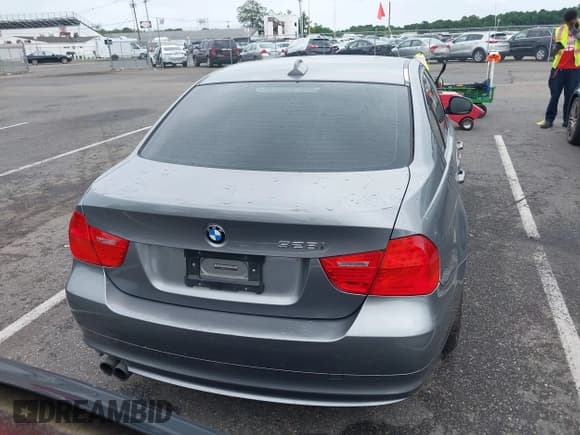 ✅ 2009 BMW 3 Series 328i xDrive • VIN: WBAPK53589A511215 • Lot: 42769238. Wystawiony na IAAI z przebiegiem Nie podano. Bezpłatny archiwum sprzedaży aukcyjnych z USA i szczegółowy raport historii pojazdu na DreamBid. Zdjęcie 16.