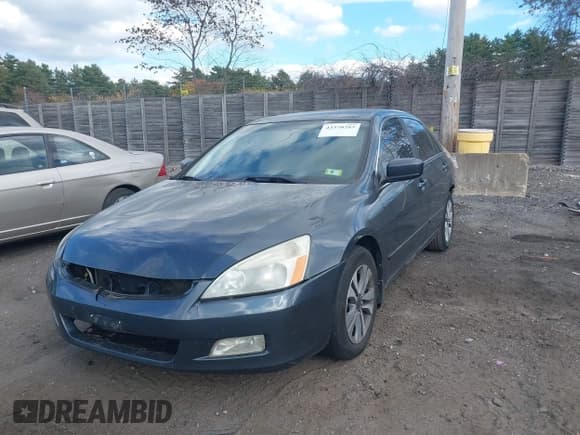 ✅ 2003 Honda Accord LX • VIN: 1HGCM56313A009970 • Лот: 43370285. Опубликован ранее на IAAI с пробегом 248 497 миль. Бесплатный доступ к архиву аукционных продаж из США и подробный отчёт об истории автомобиля на DreamBid. Изображение 2.