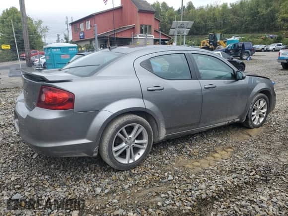 2012 Dodge Avenger R/T z VIN 1C3CDZBG6CN212459, wystawiony jako Copart lot #72697634 z przebiegiem 141 305 mil mil oraz Szkoda całkowita • Salvage title. Historia ofert i sprzedaży dostępna na DreamBid. Obrazek 3.