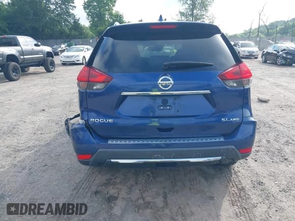✅ 2017 Nissan Rogue SL • VIN: 5N1AT2MVXHC780740 • Lot: 42734053. Listed on IAAI with 165,596 mi. Free auction sales archive from the USA and detailed vehicle history report at DreamBid. Image 16.