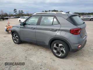 ✅ 2021 Hyundai Venue SEL • VIN: KMHRC8A34MU099521 • Lot: 89340975. Wystawiony na Copart z przebiegiem 77 439 mil. Bezpłatny archiwum sprzedaży aukcyjnych z USA i szczegółowy raport historii pojazdu na DreamBid. Zdjęcie 2.