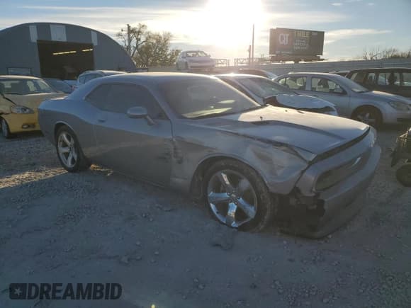 ✅ 2014 Dodge Challenger Shaker • VIN: 2C3CDYBT5EH257623 • Lot: 81922954. Wystawiony na Copart z przebiegiem 124 118 mil. Bezpłatny archiwum sprzedaży aukcyjnych z USA i szczegółowy raport historii pojazdu na DreamBid. Zdjęcie 4.