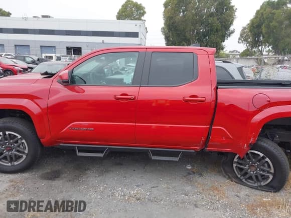 ✅ 2025 Toyota Tacoma SR • VIN: 3TYLB5JN1ST062638 • Лот: 42359245. Опубликован ранее на IAAI с пробегом 3 335 миль. Бесплатный доступ к архиву аукционных продаж из США и подробный отчёт об истории автомобиля на DreamBid. Изображение 15.