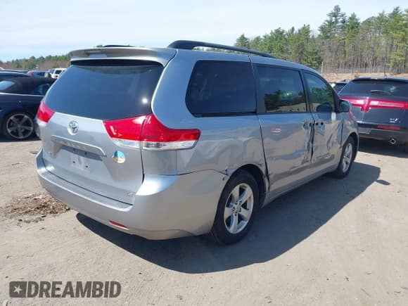 ✅ 2012 Toyota Sienna LE • VIN: 5TDKK3DC7CS247137 • Lot: 42064875. Listed on IAAI with 230,697 mi. Free auction sales archive from the USA and detailed vehicle history report at DreamBid. Image 4.