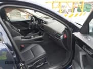 ✅ 2017 Jaguar F-Pace 35t • VIN: SADCS2BV5HA068252 • Lot: 42035878. Wystawiony na IAAI z przebiegiem 74 046 mil. Bezpłatny archiwum sprzedaży aukcyjnych z USA i szczegółowy raport historii pojazdu na DreamBid. Zdjęcie 5.