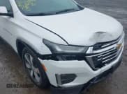 ✅ 2022 Chevrolet Traverse LT • VIN: 1GNEVHKW6NJ135807 • Lot: 42167651. Wystawiony na IAAI z przebiegiem 62 782 mil. Bezpłatny archiwum sprzedaży aukcyjnych z USA i szczegółowy raport historii pojazdu na DreamBid. Zdjęcie 6.