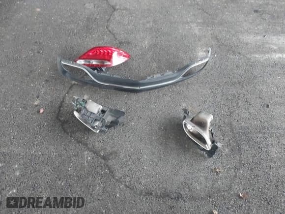 ✅ 2017 Mercedes-Benz C 300 • VIN: 55SWF4KB8HU221565 • Lot: 43473177. Wystawiony na IAAI z przebiegiem 65 400 mil. Bezpłatny archiwum sprzedaży aukcyjnych z USA i szczegółowy raport historii pojazdu na DreamBid. Zdjęcie 12.