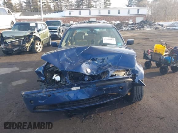 ✅ 2005 BMW 3 Series 325i • VIN: WBAAZ33495KW78135 • Lot: 41686061. Listed on IAAI with 149,460 mi. Free auction sales archive from the USA and detailed vehicle history report at DreamBid. Image 6.