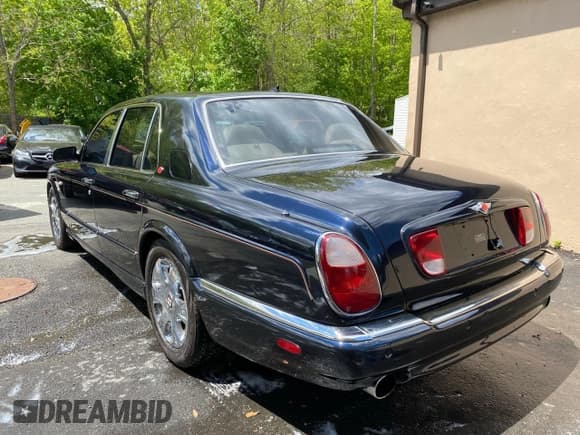 ✅ 2002 Bentley Arnage • VIN: SCBLC31E62CX08029 • Lot: 91598965. Wystawiony na Copart z przebiegiem 86 082 mil. Bezpłatny archiwum sprzedaży aukcyjnych z USA i szczegółowy raport historii pojazdu na DreamBid. Zdjęcie 3.