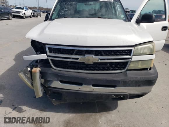 ✅ 2006 Chevrolet Silverado 2500HD Work Truck • VIN: 1GCHC23U56F170848 • Лот: 46299625. Опубликован ранее на Copart с пробегом 259 631 миль. Бесплатный доступ к архиву аукционных продаж из США и подробный отчёт об истории автомобиля на DreamBid. Изображение 11.