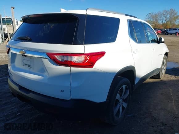 ✅ 2018 Chevrolet Traverse LT • VIN: 1GNEVHKW8JJ132062 • Lot: 43366745. Wystawiony na IAAI z przebiegiem 183 783 mil. Bezpłatny archiwum sprzedaży aukcyjnych z USA i szczegółowy raport historii pojazdu na DreamBid. Zdjęcie 4.