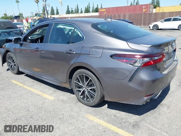 ✅ 2024 Toyota Camry Hybrid SE • VIN: 4T1S31AK4RU077588 • Lot: 43166384. Wystawiony na IAAI z przebiegiem 25 718 mil. Bezpłatny archiwum sprzedaży aukcyjnych z USA i szczegółowy raport historii pojazdu na DreamBid. Zdjęcie 3.