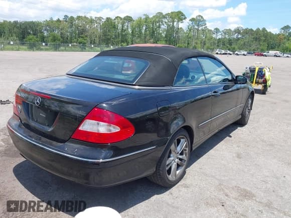 ✅ 2006 Mercedes-Benz CLK 350 • VIN: WDBTK56FX6T074273 • Lot: 42336993. Wystawiony na IAAI z przebiegiem 102 086 mil. Bezpłatny archiwum sprzedaży aukcyjnych z USA i szczegółowy raport historii pojazdu na DreamBid. Zdjęcie 4.