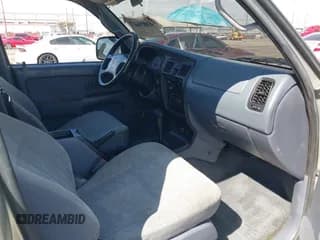 ✅ 2000 Toyota 4Runner • VIN: JT3GM84RXY0067375 • Lot: 43076609. Listed on IAAI with 261,802 mi. Free auction sales archive from the USA and detailed vehicle history report at DreamBid. Image 5.