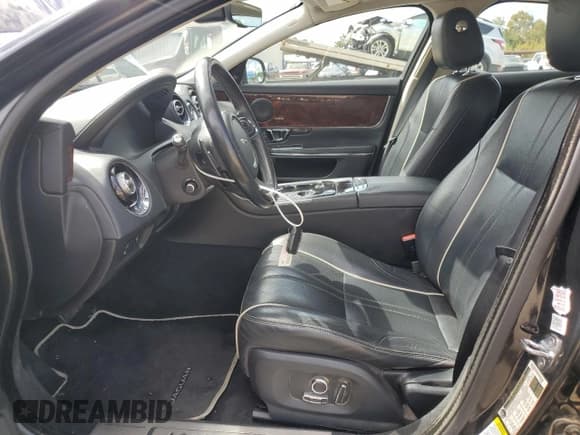 ✅ 2018 Jaguar XJ R-Sport • VIN: SAJWA1C76J8W14271 • Lot: 73777914. Listed on Copart with 124,155 mi. Free auction sales archive from the USA and detailed vehicle history report at DreamBid. Image 7.