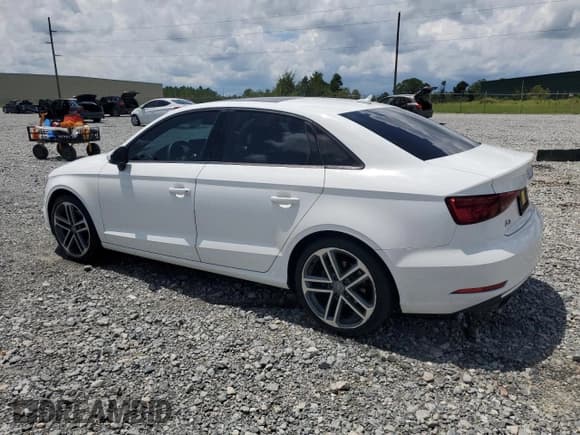 ✅ 2018 Audi A3 Premium • VIN: WAUAUGFF1J1031022 • Лот: 68509195. Опубликован ранее на Copart с пробегом 106 858 миль. Бесплатный доступ к архиву аукционных продаж из США и подробный отчёт об истории автомобиля на DreamBid. Изображение 2.