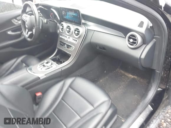 ✅ 2020 Mercedes-Benz C 300 • VIN: WDDWF8EB8LR561957 • Lot: 42695368. Wystawiony na IAAI z przebiegiem 81 466 mil. Bezpłatny archiwum sprzedaży aukcyjnych z USA i szczegółowy raport historii pojazdu na DreamBid. Zdjęcie 5.