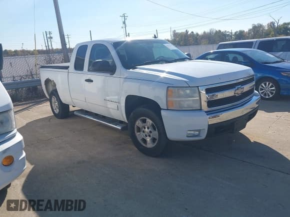 ✅ 2007 Chevrolet Silverado 1500 1LT • VIN: 2GCEC19C071665141 • Lot: 43613388. Listed on IAAI with 262,482 mi. Free auction sales archive from the USA and detailed vehicle history report at DreamBid. Image 1.
