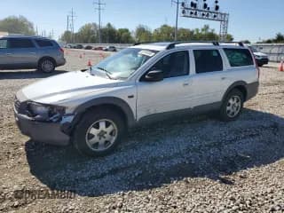 ✅ 2004 Volvo V70 XC Cross Country • VIN: YV1SZ59HX41159008 • Lot: 82298495. Listed on Copart with 135,887 mi. Free auction sales archive from the USA and detailed vehicle history report at DreamBid. Image 1.