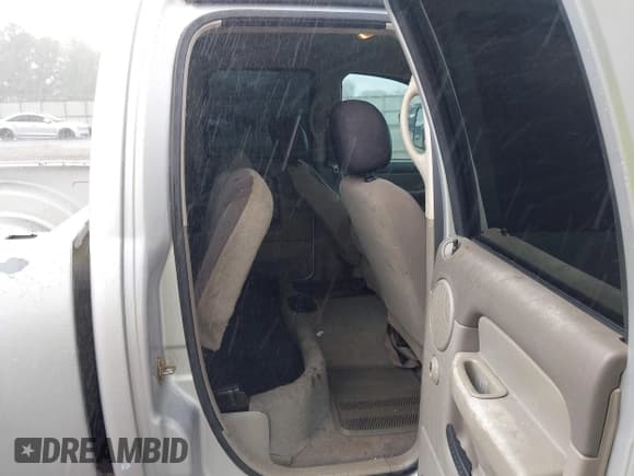 ✅ 2004 Dodge 2500 ST • VIN: 3D7KA28D24G192313 • Lot: 43074955. Wystawiony na IAAI z przebiegiem 214 468 mil. Bezpłatny archiwum sprzedaży aukcyjnych z USA i szczegółowy raport historii pojazdu na DreamBid. Zdjęcie 8.