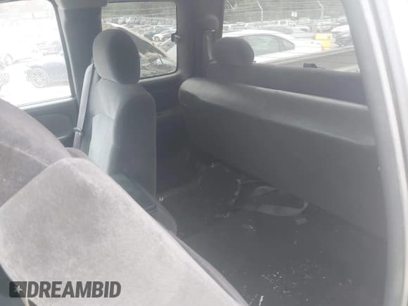 ✅ 2001 Chevrolet Silverado 2500 • VIN: 1GCGK29U41Z216201 • Lot: 43580808. Wystawiony na IAAI z przebiegiem 222 228 mil. Bezpłatny archiwum sprzedaży aukcyjnych z USA i szczegółowy raport historii pojazdu na DreamBid. Zdjęcie 8.