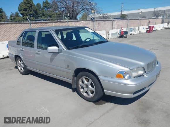 ✅ 2000 Volvo S70 • VIN: YV1LS61J8Y2651811 • Лот: 41867862. Опубликован ранее на IAAI с пробегом 174 509 миль. Бесплатный доступ к архиву аукционных продаж из США и подробный отчёт об истории автомобиля на DreamBid. Изображение 1.