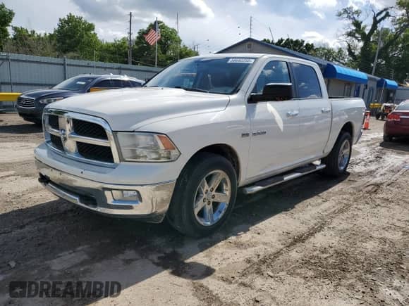 2009 Dodge 1500 Sport z VIN 1D3HB13T59J501909, wystawiony jako Copart lot #58692255 z przebiegiem 159 123 mil mil oraz Szkoda całkowita • Salvage title. Historia ofert i sprzedaży dostępna na DreamBid. Obrazek 1.