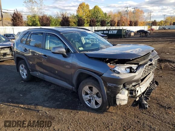 ✅ 2021 Toyota RAV4 XLE • VIN: 2T3W1RFV3MC089242 • Lot: 89717425. Wystawiony na Copart z przebiegiem 126 934 mil. Bezpłatny archiwum sprzedaży aukcyjnych z USA i szczegółowy raport historii pojazdu na DreamBid. Zdjęcie 4.