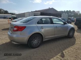 ✅ 2011 Suzuki Kizashi SE • VIN: JS2RF9A32B6110847 • Lot: 89837195. Wystawiony na Copart z przebiegiem 50 739 mil. Bezpłatny archiwum sprzedaży aukcyjnych z USA i szczegółowy raport historii pojazdu na DreamBid. Zdjęcie 3.