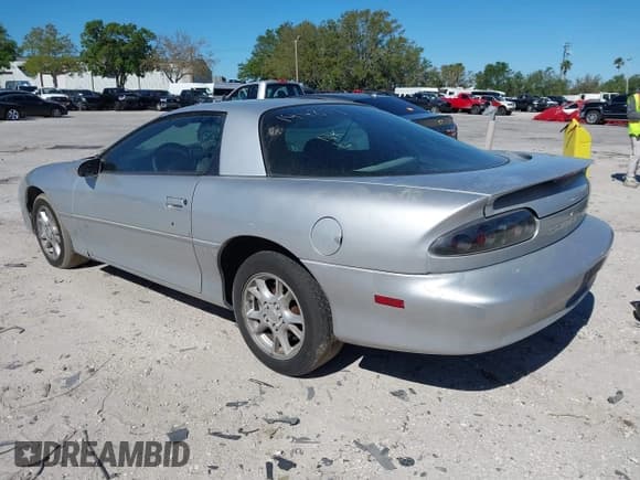 ✅ 2002 Chevrolet Camaro • VIN: 2G1FP22K322144877 • Lot: 41789573. Wystawiony na IAAI z przebiegiem Nie podano. Bezpłatny archiwum sprzedaży aukcyjnych z USA i szczegółowy raport historii pojazdu na DreamBid. Zdjęcie 3.