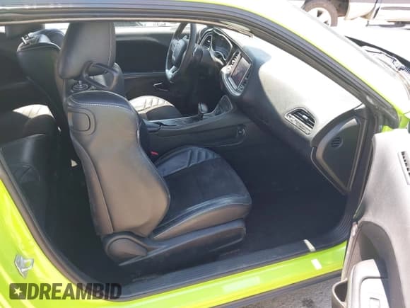 ✅ 2019 Dodge Challenger SRT Hellcat Redeye Widebody • VIN: 2C3CDZL98KH627211 • Lot: 42584796. Wystawiony na IAAI z przebiegiem 68 806 mil. Bezpłatny archiwum sprzedaży aukcyjnych z USA i szczegółowy raport historii pojazdu na DreamBid. Zdjęcie 5.