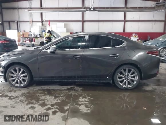 ✅ 2019 Mazda 3 Premium • VIN: 3MZBPAEM3KM101746 • Lot: 41548160. Listed on IAAI with 71,593 mi. Free auction sales archive from the USA and detailed vehicle history report at DreamBid. Image 15.
