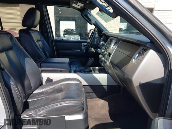 ✅ 2016 Ford Expedition XLT • VIN: 1FMJU1HT5GEF32043 • Лот: 42081761. Опубликован ранее на IAAI с пробегом 152 364 миль. Бесплатный доступ к архиву аукционных продаж из США и подробный отчёт об истории автомобиля на DreamBid. Изображение 5.