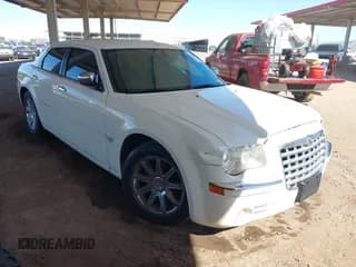 ✅ 2005 Chrysler 300 C • VIN: 2C3AA63H25H174486 • Lot: 43232276. Wystawiony na IAAI z przebiegiem 90 503 mil. Bezpłatny archiwum sprzedaży aukcyjnych z USA i szczegółowy raport historii pojazdu na DreamBid. Zdjęcie 1.