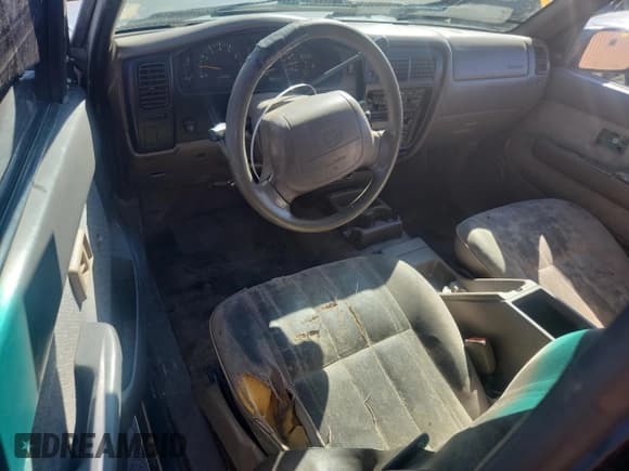 ✅ 2000 Toyota Tacoma • VIN: 4TAVL52N8YZ600013 • Lot: 85351465. Wystawiony na Copart z przebiegiem 298 686 mil. Bezpłatny archiwum sprzedaży aukcyjnych z USA i szczegółowy raport historii pojazdu na DreamBid. Zdjęcie 8.