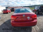 ✅ 2015 Volkswagen Passat S • VIN: 1VWAT7A3XFC077928 • Lot: 40493646. Wystawiony na IAAI z przebiegiem 222 513 mil. Bezpłatny archiwum sprzedaży aukcyjnych z USA i szczegółowy raport historii pojazdu na DreamBid. Zdjęcie 17.