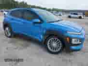 2020 Hyundai Kona SEL z VIN KM8K22AA7LU494405, wystawiony jako Copart lot #55375593 z przebiegiem 18 788 mil mil oraz . Historia ofert i sprzedaży dostępna na DreamBid. Obrazek 4.