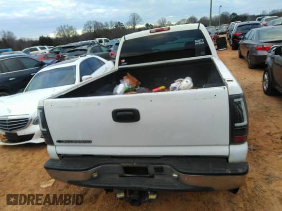 ✅ 2006 Chevrolet Silverado 2500HD LT3 • VIN: 1GCHK23D26F190154 • Лот: 41173966. Опубликован ранее на IAAI с пробегом 296 361 миль. Бесплатный доступ к архиву аукционных продаж из США и подробный отчёт об истории автомобиля на DreamBid. Изображение 16.