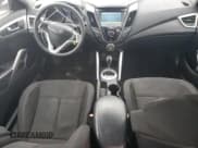 ✅ 2015 Hyundai Veloster RE:FLEX • VIN: KMHTC6AD2FU227406 • Lot: 42815835. Wystawiony na Copart z przebiegiem 202 519 mil. Bezpłatny archiwum sprzedaży aukcyjnych z USA i szczegółowy raport historii pojazdu na DreamBid. Zdjęcie 8.