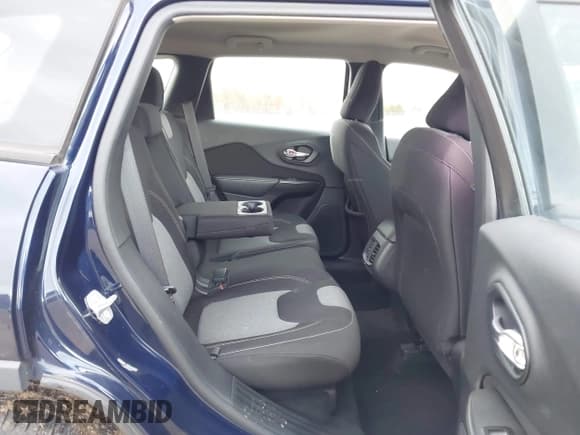 ✅ 2014 Jeep Cherokee Sport • VIN: 1C4PJLAB0EW175625 • Lot: 43641493. Wystawiony na IAAI z przebiegiem 137 399 mil. Bezpłatny archiwum sprzedaży aukcyjnych z USA i szczegółowy raport historii pojazdu na DreamBid. Zdjęcie 8.