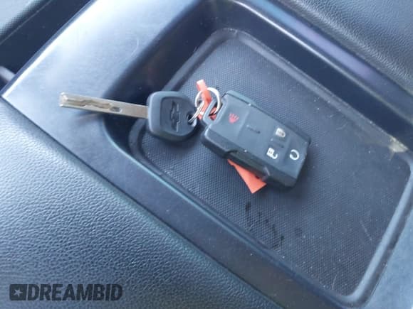 ✅ 2019 Chevrolet Silverado 1500 LT • VIN: 2GCVKPEC1K1231430 • Lot: 43174279. Wystawiony na IAAI z przebiegiem 117 576 mil. Bezpłatny archiwum sprzedaży aukcyjnych z USA i szczegółowy raport historii pojazdu na DreamBid. Zdjęcie 11.