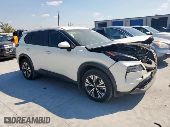 ✅ 2022 Nissan Rogue SV • VIN: 5N1BT3BA0NC670978 • Lot: 84942025. Wystawiony na Copart z przebiegiem 67 472 mil. Bezpłatny archiwum sprzedaży aukcyjnych z USA i szczegółowy raport historii pojazdu na DreamBid. Zdjęcie 4.