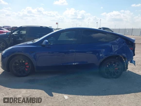 ✅ 2021 Tesla Model Y Long Range • VIN: 5YJYGDEEXMF233160 • Lot: 43301574. Listed on IAAI with Not provided. Free auction sales archive from the USA and detailed vehicle history report at DreamBid. Image 13.