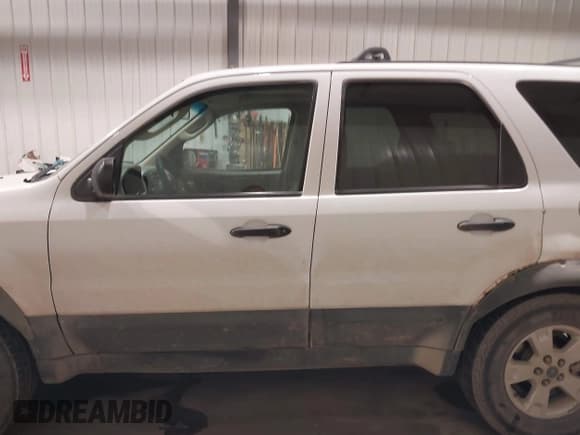 ✅ 2005 Ford Escape XLT • VIN: 1FMYU93195KA05141 • Lot: 43591730. Listed on IAAI with 225,883 mi. Free auction sales archive from the USA and detailed vehicle history report at DreamBid. Image 14.