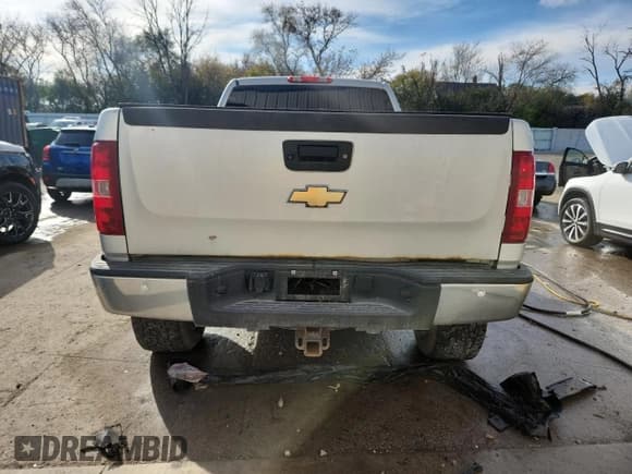 ✅ 2011 Chevrolet Silverado 1500 LT • VIN: 1GCRKSE34BZ186978 • Lot: 90125195. Listed on Copart with 192,363 mi. Free auction sales archive from the USA and detailed vehicle history report at DreamBid. Image 6.
